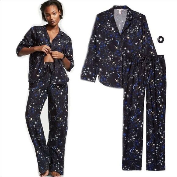 Victoria’s Secret Galaxy Pajama And Blanket Set - Picture 3 of 10
